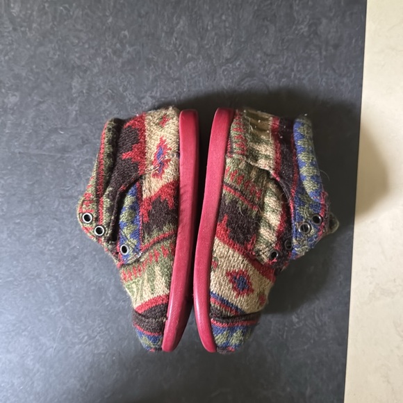 Toms, sweater high top, toddler 7, Velcro closure - Picture 2 of 7